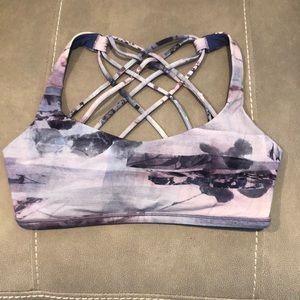 Lululemon free to be sports bra